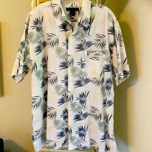 Men’s size large Hawaiian floral short sleeve